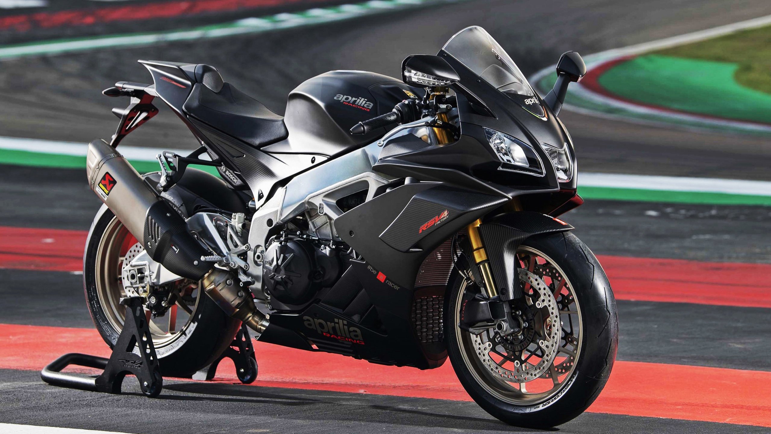 当足球城燃起硝烟，篮球圣殿诞生新王