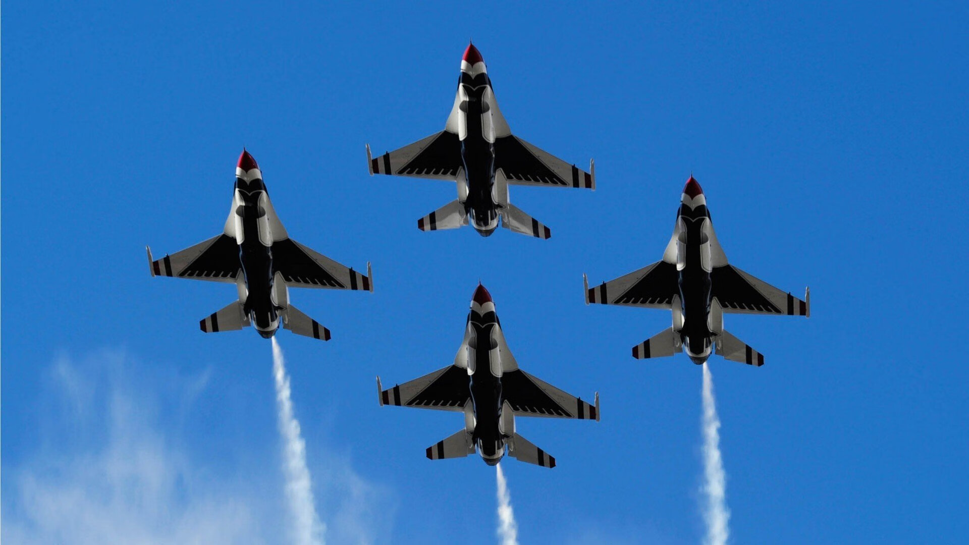 从俯冲到翱翔，当鹈鹕越过老鹰的残影，切特在季后赛的硝烟中睁开双眼