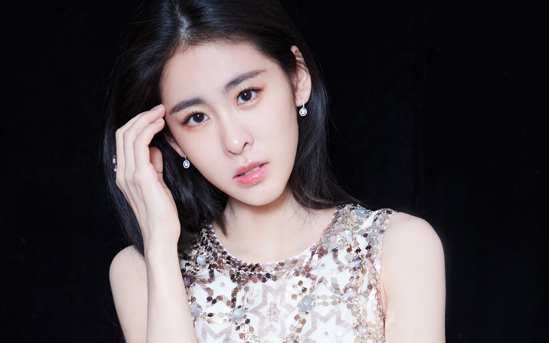 南方之火窒息马德里，奥亚尔萨瓦尔的双重存在